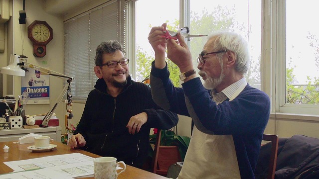 Hideaki Anno e Hayao Miyazaki si divertono con gli aeroplanini