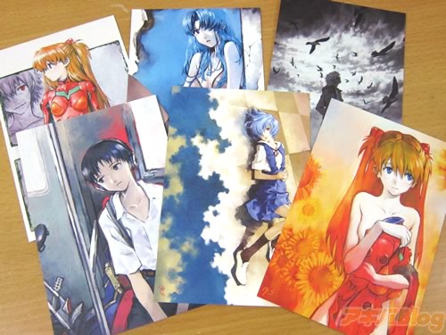 Foto delle sei cartoline con illustrazioni originali di Sadamoto