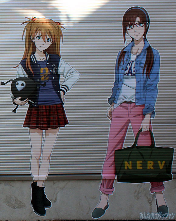 Dettaglio dell'immagine con Asuka e Mari